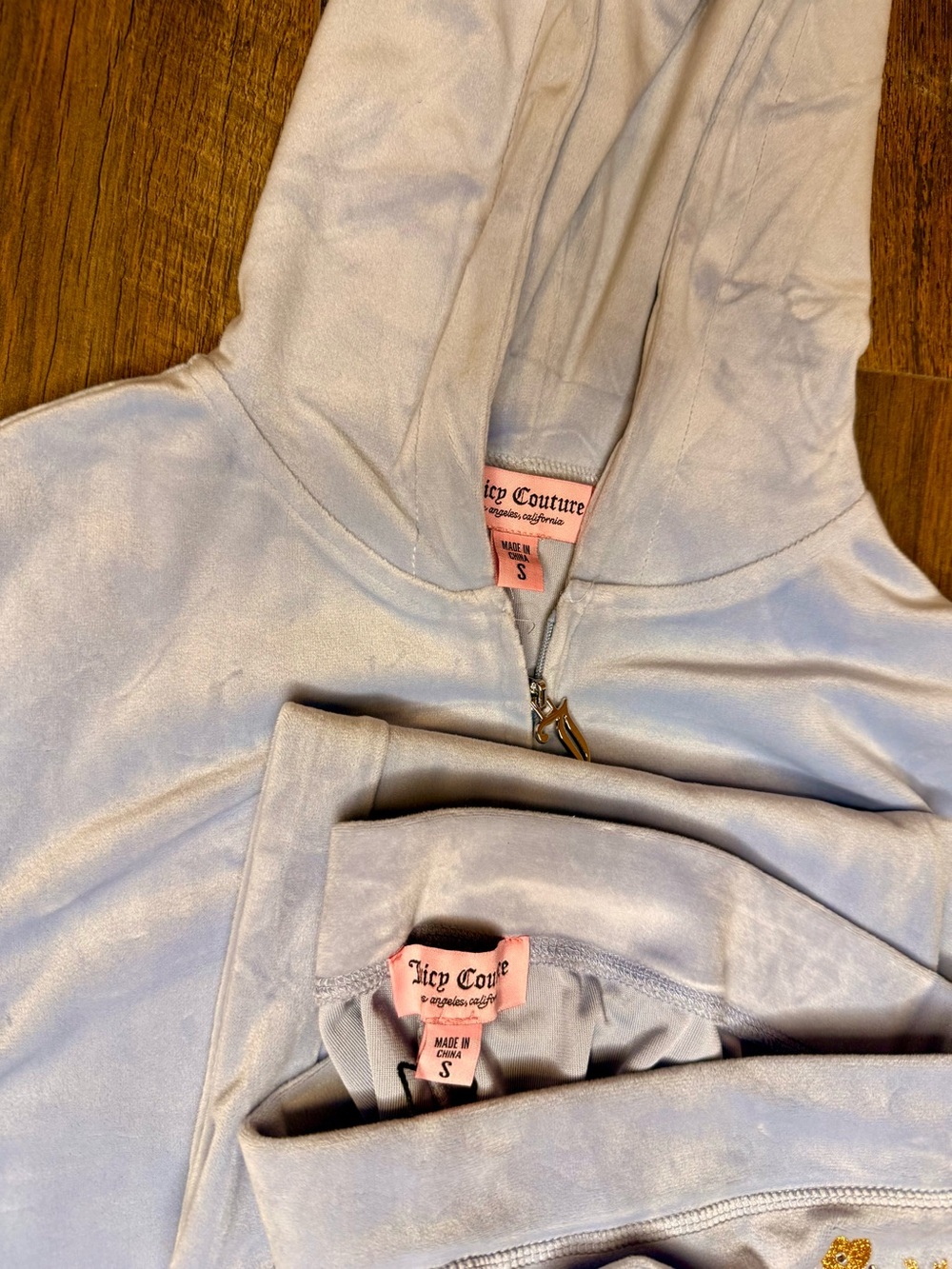 Juicy Couture Lavender Velour Hoodie & Joggers Set with Embroidered Crest - Picture 4 of 4